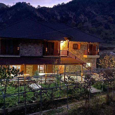 Bujtina Hader Xhebro Pansiyon Tepelene Dış mekan fotoğraf