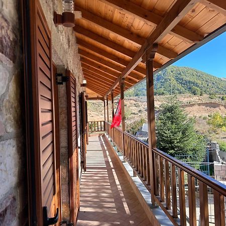 Bujtina Hader Xhebro Pansiyon Tepelene Dış mekan fotoğraf
