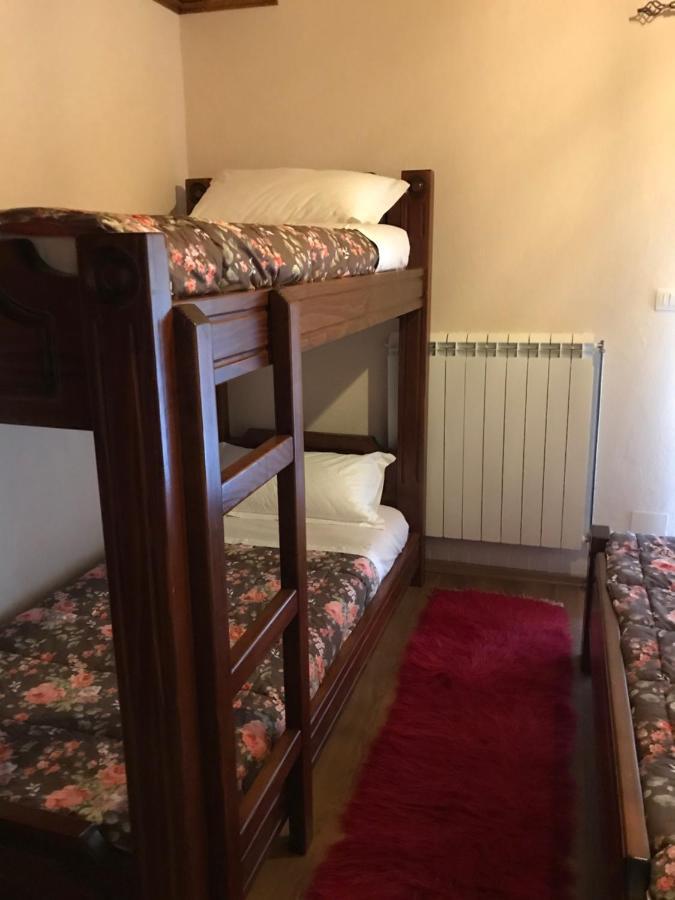 Bujtina Hader Xhebro Pansiyon Tepelene Dış mekan fotoğraf