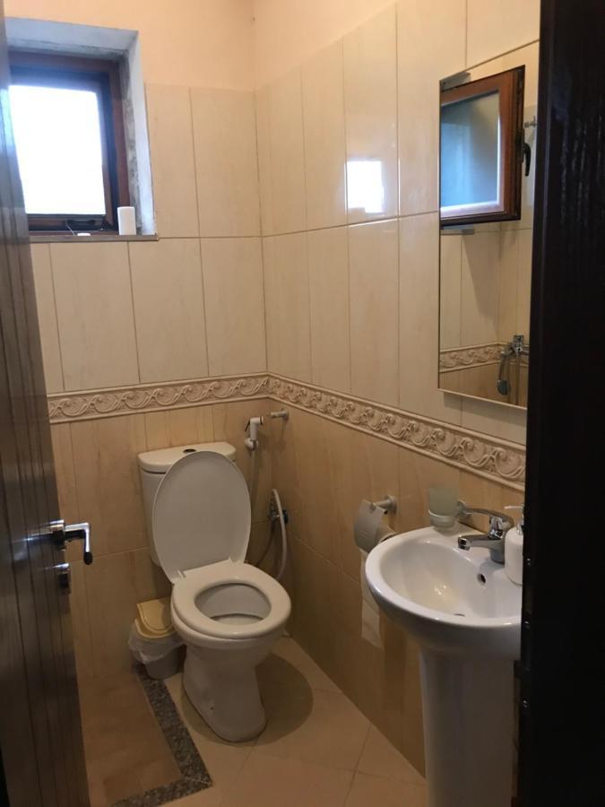 Bujtina Hader Xhebro Pansiyon Tepelene Dış mekan fotoğraf