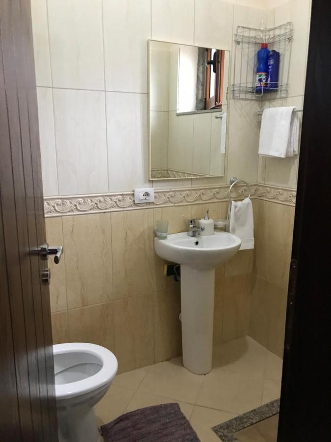 Bujtina Hader Xhebro Pansiyon Tepelene Dış mekan fotoğraf