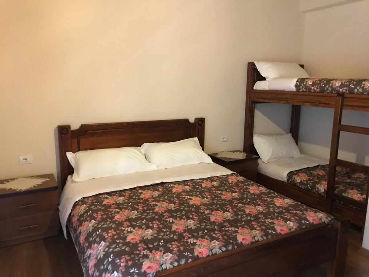Bujtina Hader Xhebro Pansiyon Tepelene Dış mekan fotoğraf