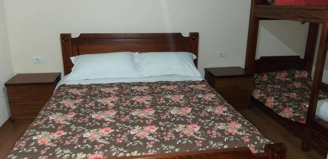 Bujtina Hader Xhebro Pansiyon Tepelene Dış mekan fotoğraf